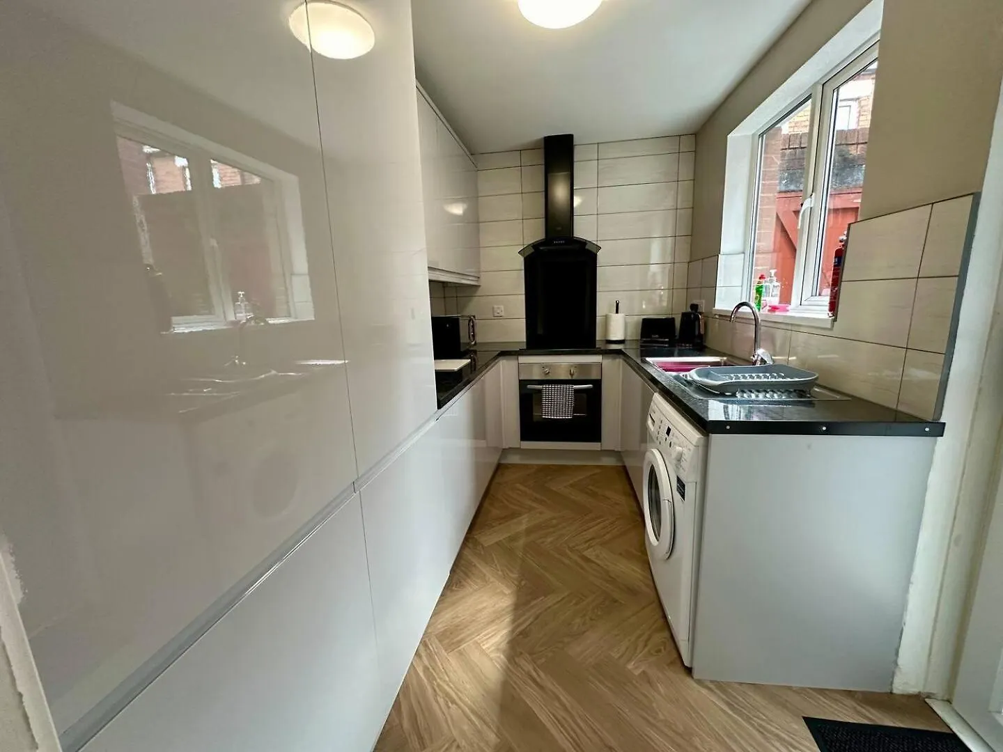 2Br Ormeau Central Belfast 0*,